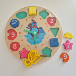 Ceas Montessori din lemn cu forme și șiret